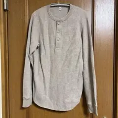 ユニクロ　ヘンリーネックTシャツ　長袖　482766 ベージュのサムネイル