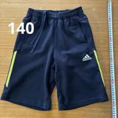 adidas 短パン　紺色　黄色ライン3本線　140cm