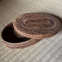 天然素材 楕円形バスケット 蓋付き。 商品は、ひとつ。 インドネシアのアタ。