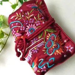 【未使用品】中国刺繍　アクセサリーケース　ボルドー　刺繍　花柄　蝶　ワインレッド