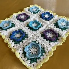 立体花モチーフ マルチカバー　かぎ針編み　グラニースクエア　花モチーフ