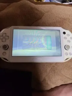 よ*こ様 PS Vita ホワイト 本体　メモリーカード8G付属