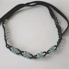 ビーズチョーカー(水色と黒のビーズ、ベルベットリボン)