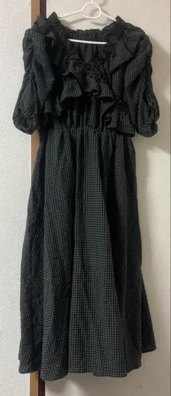 フリル付きオフショルダー ロングドレス