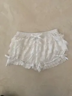 SHEIN フリル付きホワイトショートパンツ L