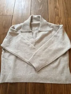 ベージュ　 ポロネック セーター
