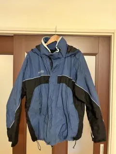 青黒マウンテンパーカー フード付き(Columbia)