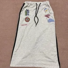 ピンクラテ　刺繍入りグレーのロングスカート