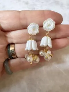 ※ホワイト薔薇、ツボミ ピアス※