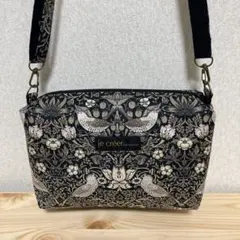 ウィリアムモリス《いちご泥棒》四角いフォルムのショルダーバッグ　ハンドメイド