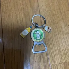 ビールモチーフ キーホルダー 栓抜き機能付き
