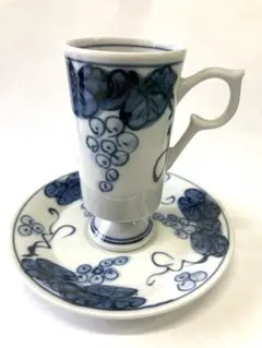 青いぶどう模様のカップとソーサー　1客