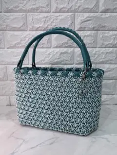 ターコイズ 編み込み かごバッグ　クラフトバンド　 　ハンドメイド　手編み