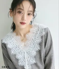 BASEMENT online Vネックレースニット グレー