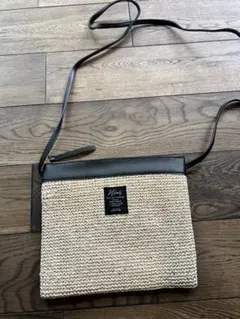 編み込みデザイン ショルダーバッグ