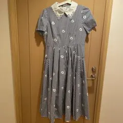 フラワー刺繍ワンピース