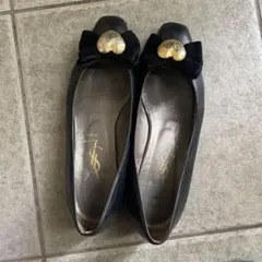 Yves Saint Laurent ブラックパンプス ゴールドハート