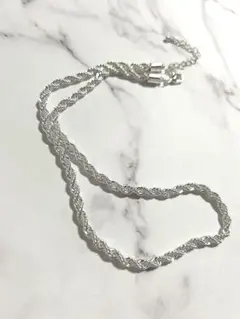 【新品】H&M シルバーツイストチェーン ネックレスのサムネイル