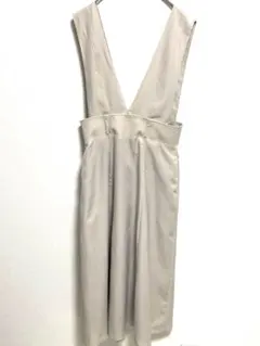 【any SiS】クリーム色Vネック ノースリーブ ひざ丈ワンピース✨2