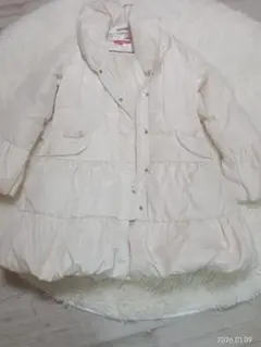 ホワイト ダウンコート フリルデザイン