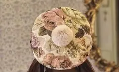 クラロリくる実　コラボ　花柄ベレー帽 ファー付きポンポン　コブラン