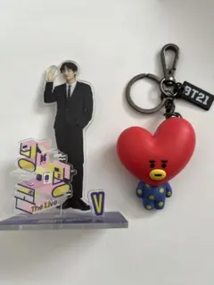 BTS V アクリルスタンド & TATA キーホルダー
