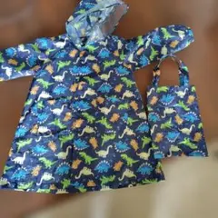 恐竜柄レインコート(背中マチ有) M （約110～120cm) トートバッグ付