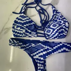 青と白の幾何学模様セパレート水着