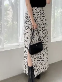 【新品】SNIDEL：Sustainableバリエプリントナロースカート