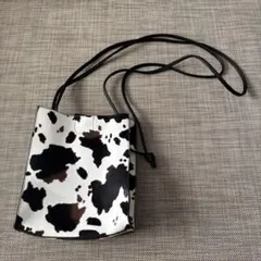 ショルダーバッグ　牛柄