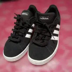 アディダス　スニーカー