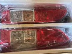 【新車外し】ハイエース 5型 純正テールランプ 寒冷地仕様のサムネイル
