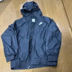 Nike ナイロンジャケット　フード付き黒　LGG