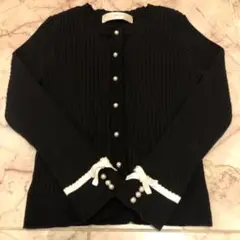 トッコクローゼットリブ編み パールボタン付きブラックカーディガン