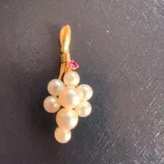 アコヤ真珠とルビーペンダントトップ　葡萄モチーフの8P　 真珠
