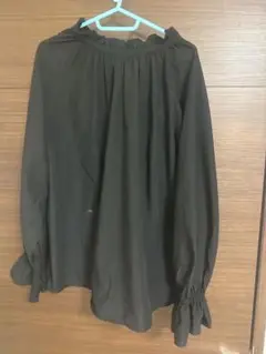 GU ブラック フリル付きシャツ