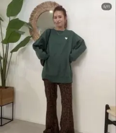 saori しまむらコラボ ロゴスウェット グリーン