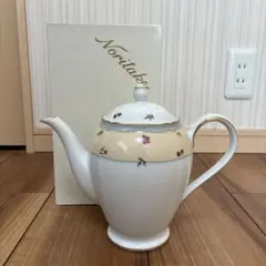 新品未使用] WEDG WOOD いちご柄 スモールティーポット 箱入り - メルカリ