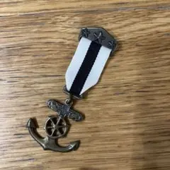 未使用　アンティーク風 マリンモチーフ ブローチ バッジ勲章風 船 錨 舵