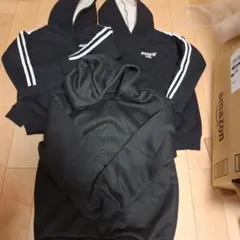 キッズ　パーカー　裏起毛　ブラック　130と110