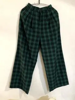 緑と黒のチェック柄ワイドパンツ