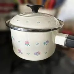 ルクルーゼ EOSソースパン 16 プチ フルール クリーム フラワーノブ