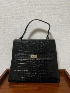 ハンドバッグ 特殊素材型押し ブラック スクエアバッグ エナメル調