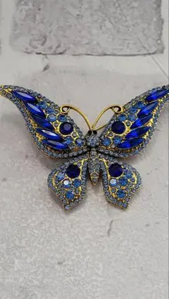 青と金色のクリスタル装飾されたエレガントの蝶のブローチ