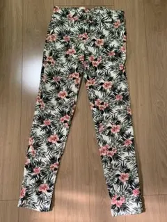 ローリーズファーム　ボタニカル柄スキニーパンツ