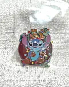 ディズニーストア　スティッチ　クリスマス　ピンバッジ　シークレット①