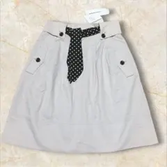 【定価18900円】未使用品　【クイーンズコート】　タックフレアスカート　膝丈のサムネイル