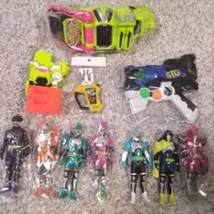 仮面ライダーエグゼイド　ゲーマードライバー キメワザスロットホルダー　ソフビ７体