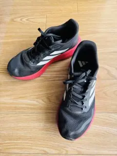 Adidas 赤／黒　スニーカー 23cm 男の子