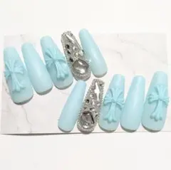 韓国ネイル くすみブルー×クロスビジュー 大人かわいい 上品 ネイルチップ